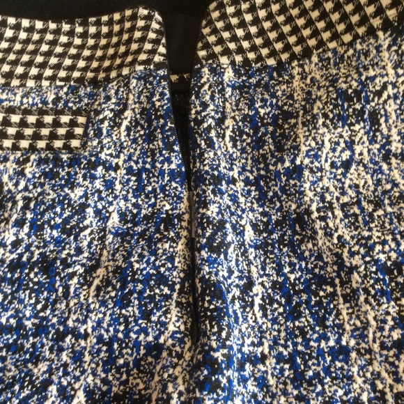 Cabi Side-Zip Skirt, Sz 6 - Picture 15 of 16